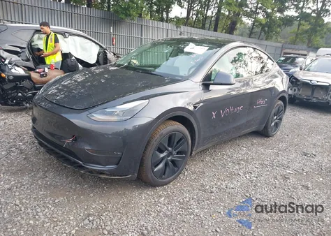 2025 Tesla Model Y Long Range Dual Motor All-Wheel Drive from USA, damaged, VIN 7SAYGDEE3SA356523
